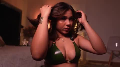 zoevidal_ online show from 4, 4, 2026