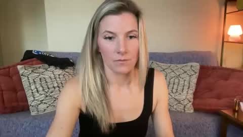 Zoeydanner online show from 12, 3, 2026