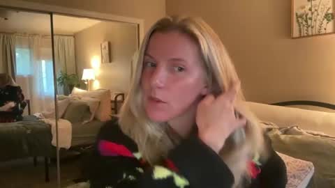 Zoeydanner online show from 21, 5, 2026