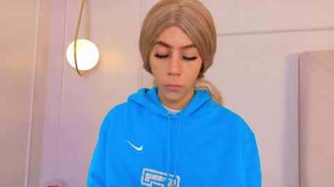 Zoey online show from 13, 5, 2026