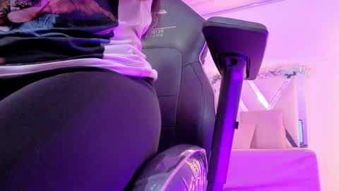 Snapshot of zury_tay chatting on 25, 4, 2026 ZURY online show from 25, 4, 2026