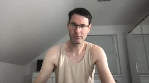 Snapshot of zzz123_cam chatting on 5, 1, 2025 zzz123_cam online show from 5, 1, 2025