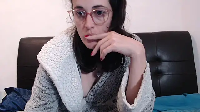 Lunaabbey online show from 15, 1, 2025