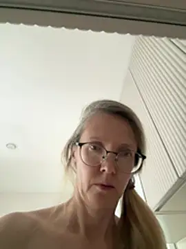Snapshot of angelmommu chatting on 11, 7, 2026 angelmommu online show from 11, 7, 2026