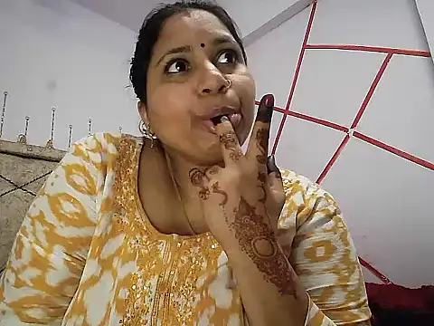 Snapshot of MOM-SUN-COUPLE chatting on 4, 3, 2025 MOM-SUN-COUPLE online show from 4, 3, 2025