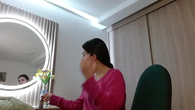 mia  lopez  online show from 2, 12, 2025