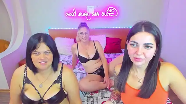 Snapshot of CrazyMilanka chatting on 9, 9, 2025 CrazyMilanka online show from 9, 9, 2025