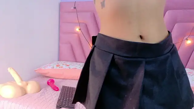 kinkylittlegirll online show from 18, 1, 2026