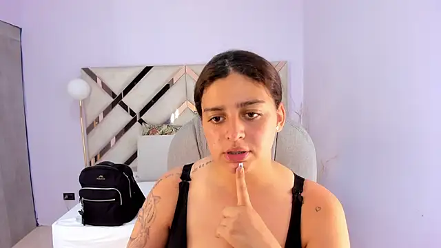 Snapshot of kylie_reyes chatting on 3, 3, 2026 kylie reyes online show from 3, 3, 2026