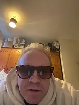 Snapshot of C_Huntsman chatting on 4, 2, 2025 C Huntsman online show from 4, 2, 2025