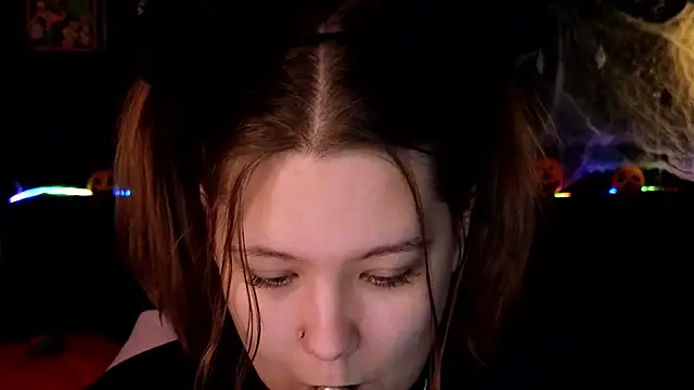 Snapshot of DjennaPalme chatting on 1, 11, 2025 DjennaPalme online show from 1, 11, 2025