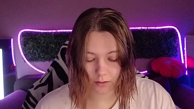 Snapshot of DjennaPalme chatting on 9, 11, 2025 DjennaPalme online show from 9, 11, 2025