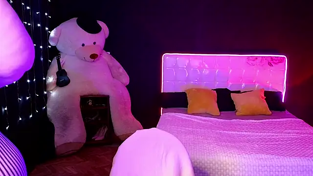 Snapshot of DjennaPalme chatting on 10, 11, 2025 DjennaPalme online show from 10, 11, 2025