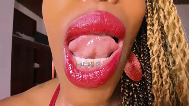 TAYLORR778 online show from 14, 6, 2026