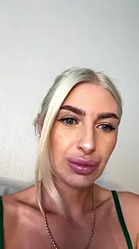 Mia Roxie online show from 5, 7, 2026