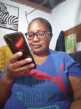 Snapshot of YELLOW_BONE chatting on 3, 7, 2026 YELLOW BONE online show from 3, 7, 2026