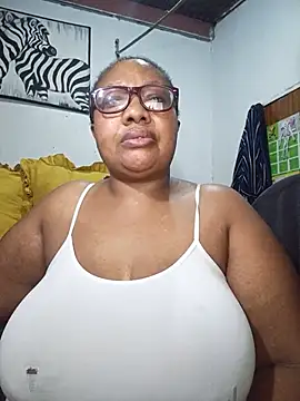 Snapshot of YELLOW_BONE chatting on 9, 7, 2026 YELLOW BONE online show from 9, 7, 2026