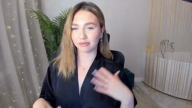 Snapshot of GracefulLook chatting on 21, 1, 2025 GracefulLook online show from 21, 1, 2025