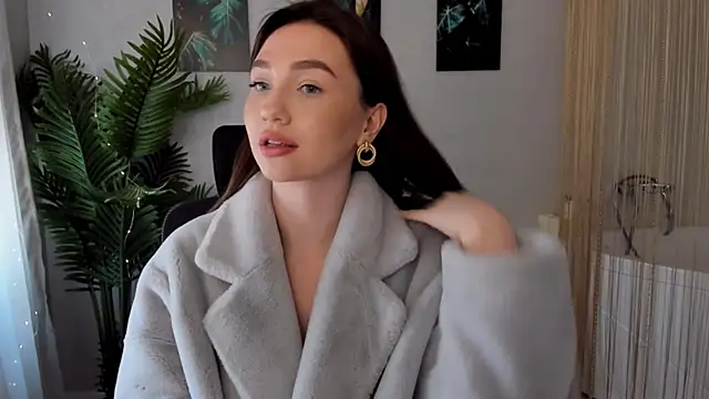 Snapshot of GracefulLook chatting on 10, 2, 2025 GracefulLook online show from 10, 2, 2025