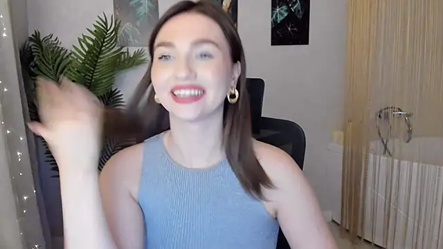 Snapshot of GracefulLook chatting on 10, 2, 2025 GracefulLook online show from 10, 2, 2025