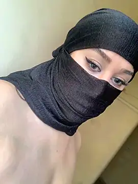 Snapshot of Taimaaa chatting on 25, 10, 2025 Taimaaa online show from 25, 10, 2025