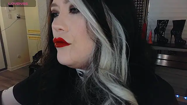 wickedxqueen online show from 15, 4, 2026