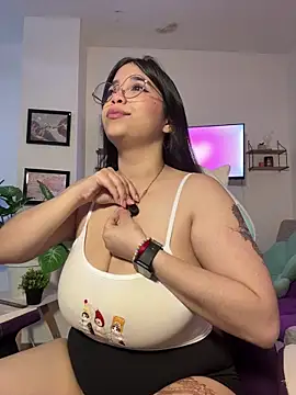 Snapshot of tati_reyess chatting on 27, 6, 2026 tati reyess online show from 27, 6, 2026