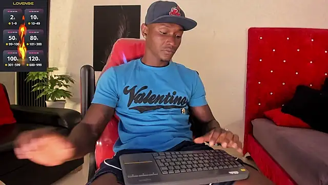 Snapshot of DannSmmith chatting on 1, 2, 2025 DannSmmith online show from 1, 2, 2025