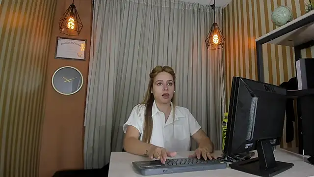Snapshot of Natalia_Suarez chatting on 1, 7, 2026 Natalia Suarez online show from 1, 7, 2026