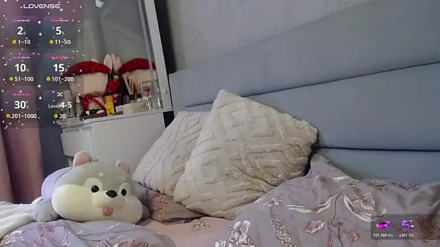 Snapshot of Viktoriiya_bald chatting on 19, 10, 2025 Viktoriiya bald online show from 19, 10, 2025