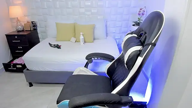 anny rouse24 online show from 15, 4, 2026