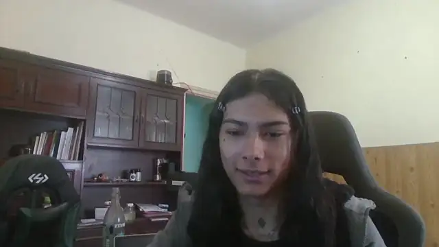 calliemaggotbone online show from 17, 4, 2026