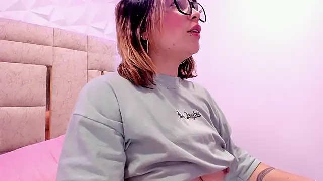 Snapshot of PauletteJ chatting on 10, 1, 2025 PauletteJ online show from 10, 1, 2025