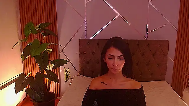Coralinnee  online show from 6, 5, 2026