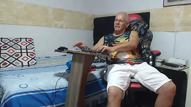 VALENTINO1983  online show from 14, 9, 2025