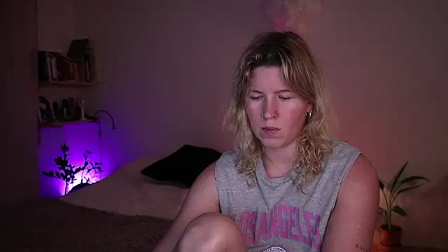 moonamii online show from 3, 12, 2025