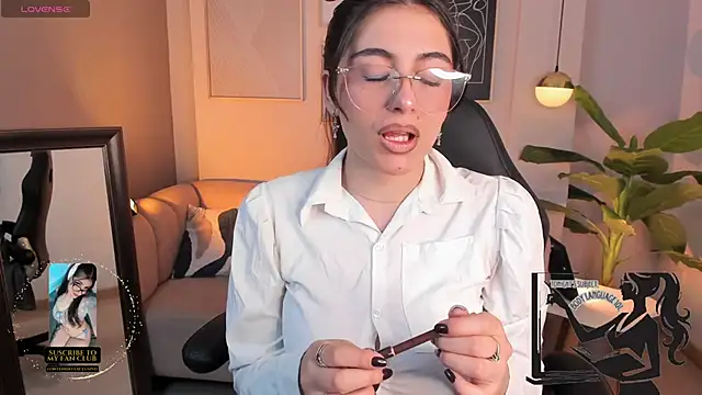 Snapshot of Ellie_Jhonson__ chatting on 27, 10, 2025 Ellie Jhonson online show from 27, 10, 2025