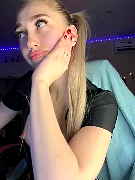 Snapshot of Good__Girl_ chatting on 28, 9, 2025 Good Girl online show from 28, 9, 2025