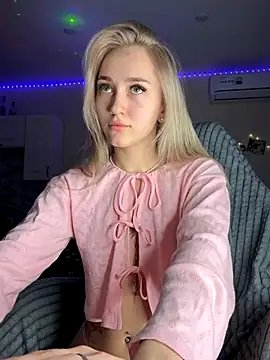 Snapshot of Good__Girl_ chatting on 23, 10, 2025 Good Girl online show from 23, 10, 2025