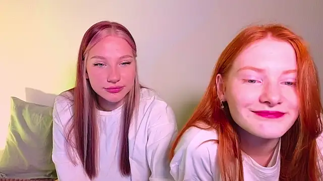 Snapshot of MiaKeler chatting on 2, 12, 2024 MiaKeler online show from 2, 12, 2024