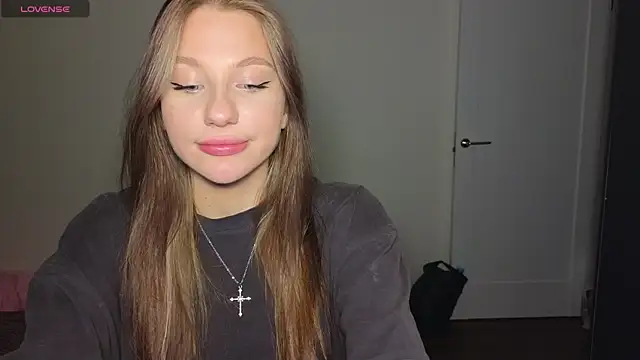 Snapshot of MiaKeler chatting on 5, 2, 2025 MiaKeler online show from 5, 2, 2025