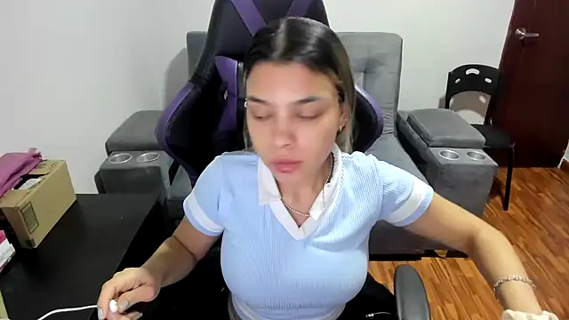 LuisaReyes 2911 online show from 13, 1, 2025