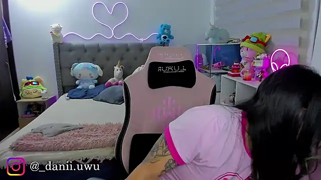 CuteDani  online show from 4, 8, 2026