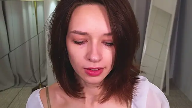 Snapshot of VivianLy_ chatting on 27, 12, 2024 VivianLy online show from 27, 12, 2024