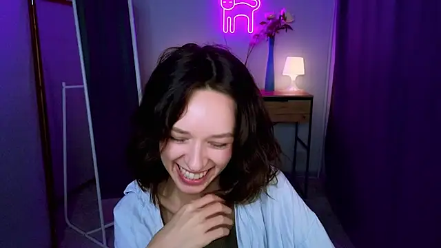 Snapshot of VivianLy_ chatting on 2, 2, 2025 VivianLy online show from 2, 2, 2025