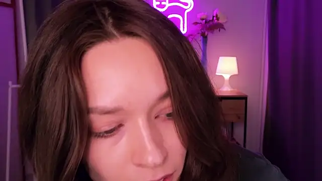 Snapshot of VivianLy_ chatting on 16, 2, 2025 VivianLy online show from 16, 2, 2025