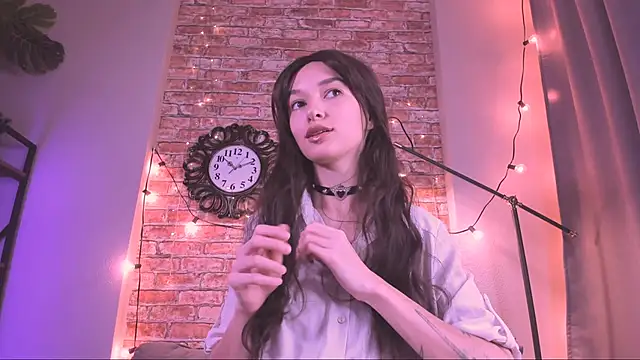 Snapshot of VivianLy_ chatting on 7, 11, 2025 VivianLy online show from 7, 11, 2025