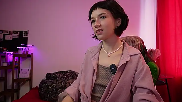 Snapshot of VivianLy_ chatting on 15, 2, 2026 VivianLy online show from 15, 2, 2026