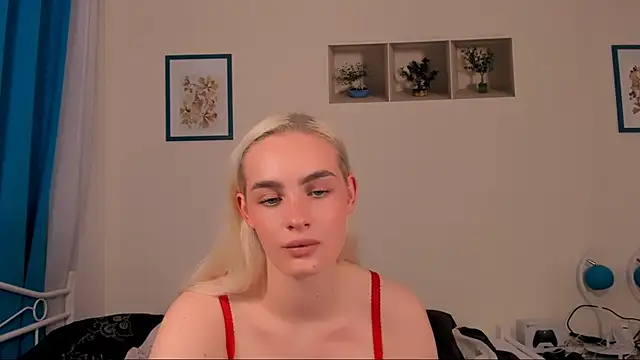 Snapshot of OliviaKisss chatting on 13, 4, 2026 OliviaKisss online show from 13, 4, 2026
