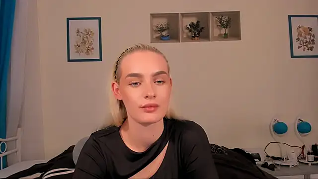 Snapshot of OliviaKisss chatting on 15, 4, 2026 OliviaKisss online show from 15, 4, 2026